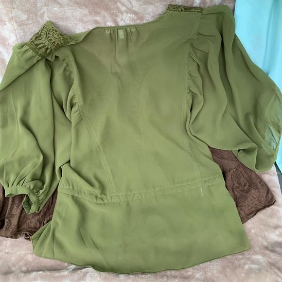 Daniel Rainn green sheer top with knitted detail. - Picture 2 of 6